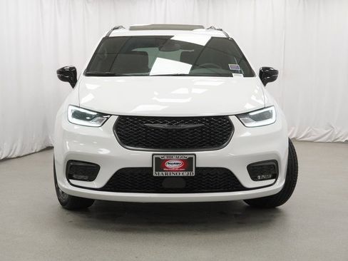 New 2026 Chrysler Pacifica Limited w/ S Appearance Package AWD/4WD image 7