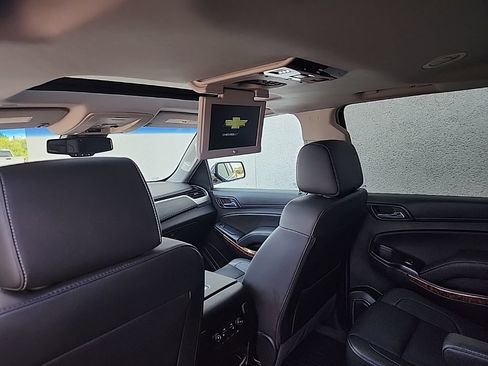 Used 2018 Chevrolet Suburban Premier AWD/4WD image 23