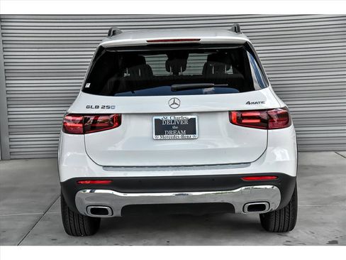 Certified 2025 Mercedes-Benz GLB 250 4MATIC image 8