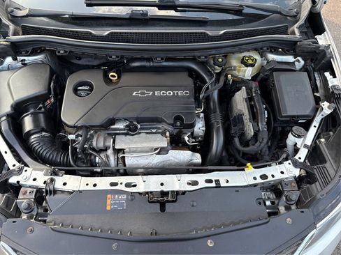 Used 2017 Chevrolet Cruze LT FWD image 11