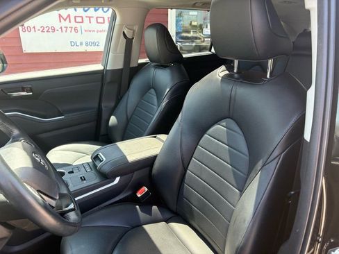 Used 2022 Toyota Highlander XLE image 12