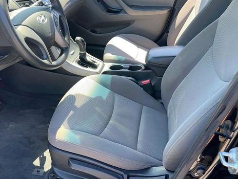 Used 2014 Hyundai Elantra SE image 31