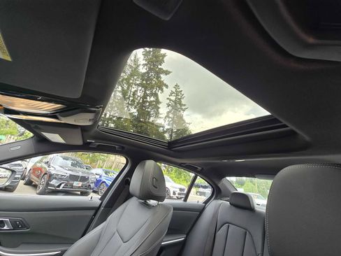 Used 2025 BMW 330i xDrive Sedan AWD/4WD image 23