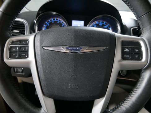 Used 2014 Chrysler Town & Country Touring-L w/ Driver Convenience Group FWD image 25