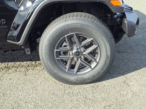 New 2025 Jeep Gladiator Sport image 2