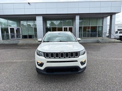 Used 2019 Jeep Compass Latitude w/ Popular Equipment Group FWD image 2