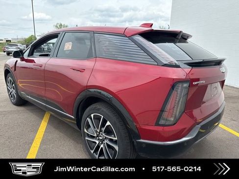Certified 2025 Cadillac Optiq Sport 2 w/ LPO, Floor Liner Package AWD/4WD image 9