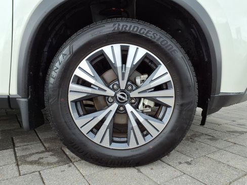 Used 2023 Nissan Rogue SV image 10