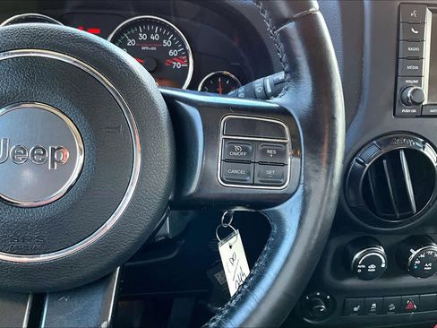 Used 2018 Jeep Wrangler Unlimited Rubicon AWD/4WD image 25