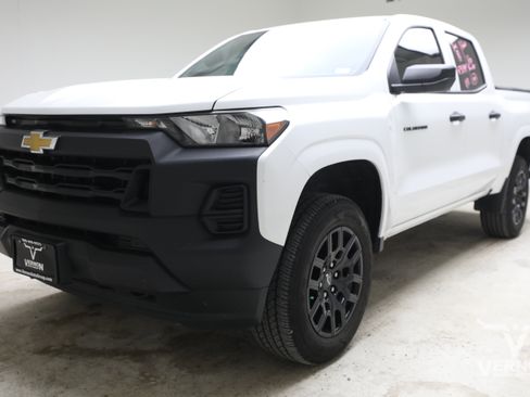 Used 2025 Chevrolet Colorado W/T w/ WT Custom Package AWD/4WD image 1