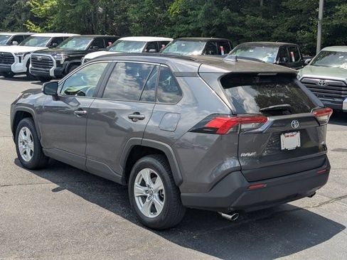 Used 2019 Toyota RAV4 XLE w/ Convenience Package FWD image 5