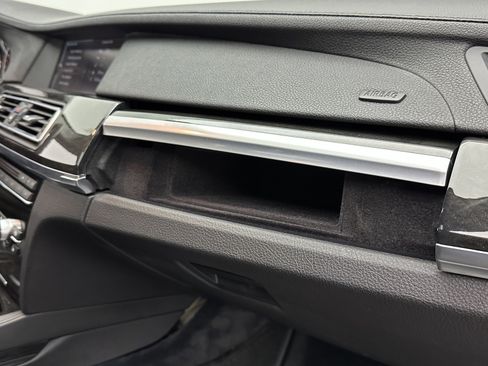 Used 2011 BMW 750i image 37