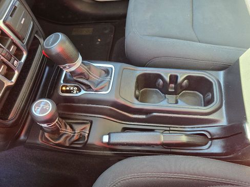 Used 2023 Jeep Gladiator Overland image 20