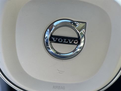 Used 2021 Volvo XC90 T5 Momentum w/ Protection Package Premier image 19