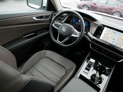 Certified 2024 Volkswagen Atlas SEL AWD/4WD image 9