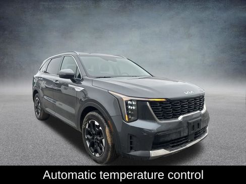 Used 2024 Kia Sorento S image 10