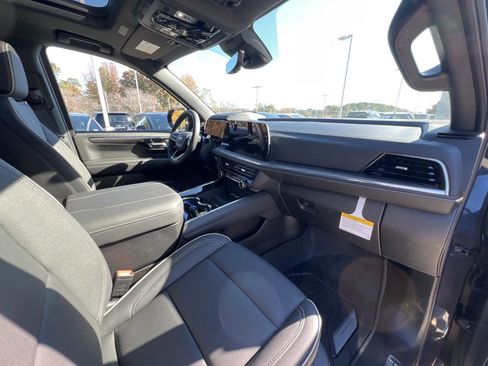 New 2026 Chevrolet Suburban Premier image 27