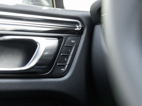 Certified 2026 Porsche Macan image 18