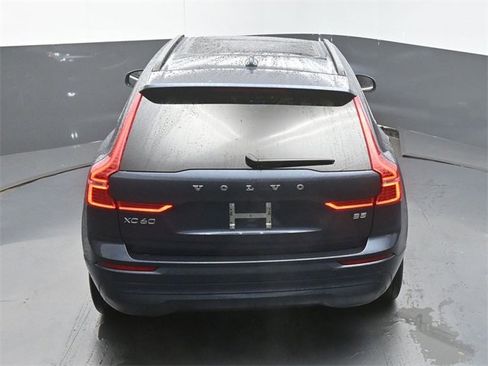 Used 2022 Volvo XC60 B5 Momentum w/ Climate Package image 47