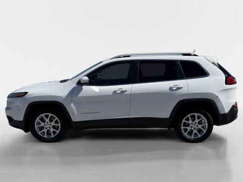 Used 2017 Jeep Cherokee Latitude image 2