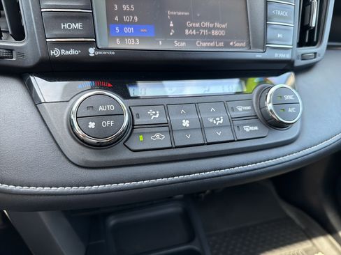 Used 2017 Toyota RAV4 XLE FWD image 8