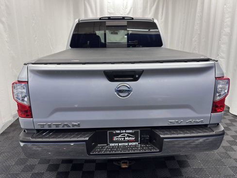 Used 2017 Nissan Titan SV image 10