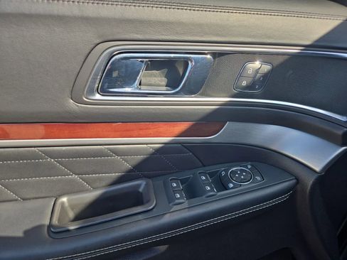 Used 2019 Ford Explorer Platinum AWD/4WD image 15