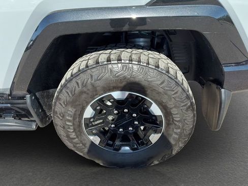 Used 2024 GMC Hummer EV 2X w/ Extreme Off-Road Package AWD/4WD image 11