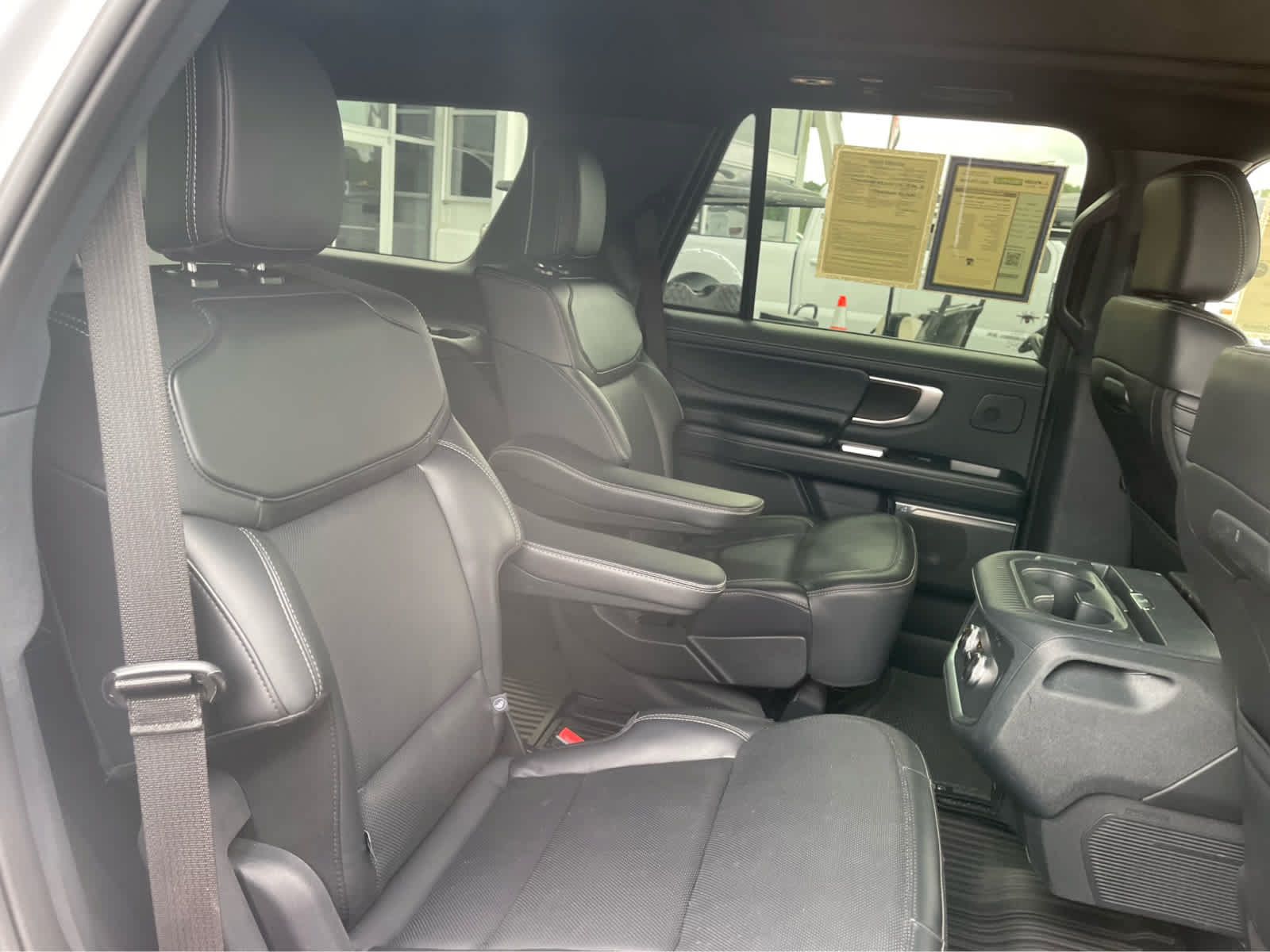 Used 2025 Ford Expedition Platinum w/ Stealth Performance Package AWD/4WD image 25