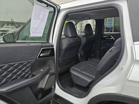 Used 2024 Mitsubishi Outlander SEL image 12