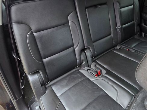 Used 2015 Chevrolet Suburban LT image 25