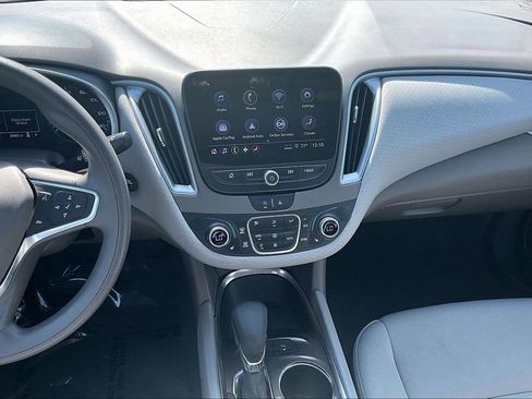 Used 2025 Chevrolet Malibu LT image 9