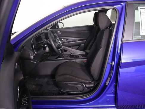 Used 2025 Hyundai Elantra SE FWD image 25