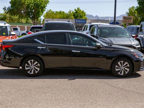 Used 2024 Nissan Altima 2.5 S FWD image 4