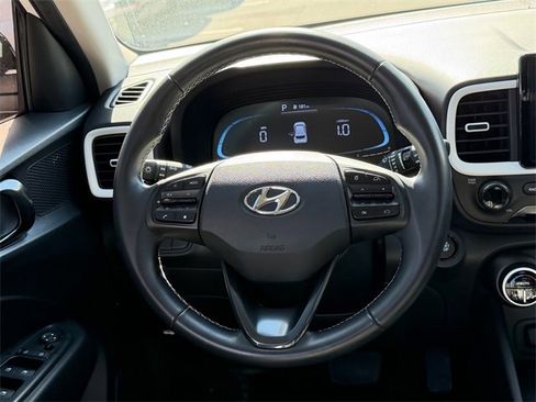Used 2024 Hyundai Venue Limited image 11