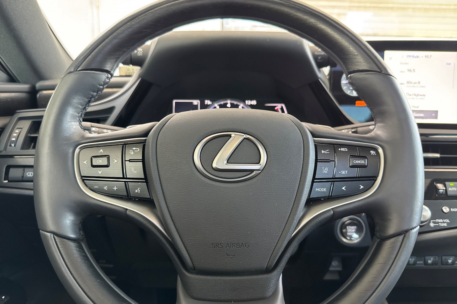 Used 2024 Lexus ES 350 w/ Accessory Package (Z2) FWD image 29