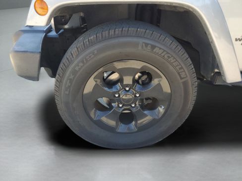 Used 2015 Jeep Wrangler Unlimited Sahara AWD/4WD image 29