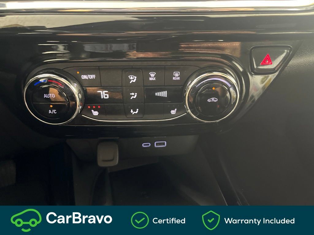 Used 2025 Chevrolet Trax RS w/ Sunroof Package FWD image 28