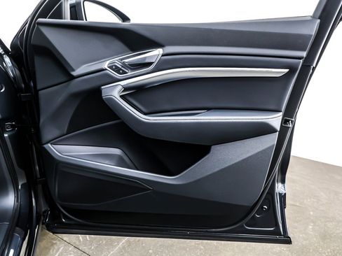 Used 2022 Audi e-tron Premium w/ Convenience Plus Package image 24