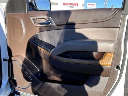 Used 2020 GMC Yukon Denali w/ Denali Premium Package image 19