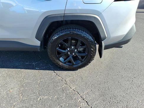 Used 2021 Toyota RAV4 LE AWD/4WD image 8