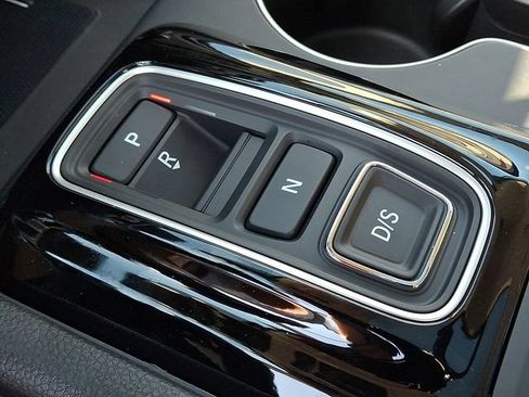 Used 2025 Honda Pilot Touring image 16