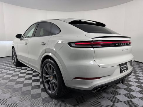 Certified 2026 Porsche Cayenne S AWD/4WD image 3