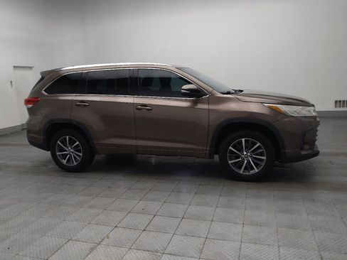 Used 2018 Toyota Highlander XLE FWD image 11