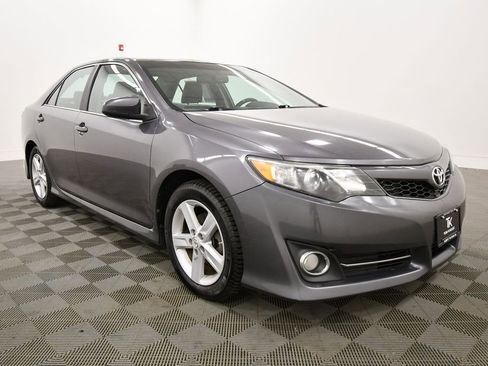 Used 2014 Toyota Camry SE w/ Leather Package image 8