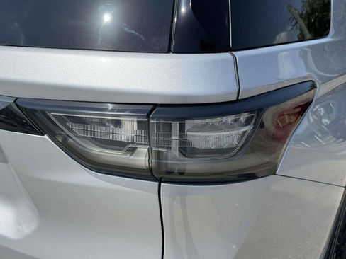 Used 2021 Chevrolet Traverse Premier w/ Redline Edition FWD image 15