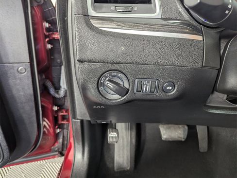 Used 2022 Chrysler 300 Touring image 20