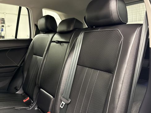 Used 2024 Volkswagen Tiguan SE image 15