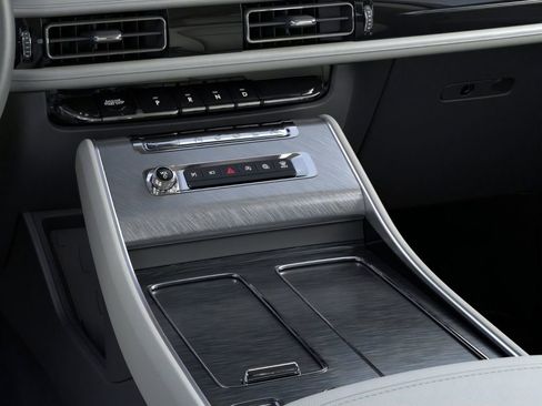 New 2026 Lincoln Aviator 2WD image 15