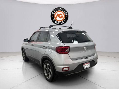 Used 2025 Hyundai Venue SEL FWD image 3